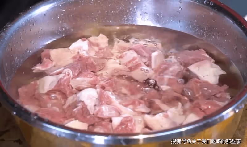 不管燉什麼肉,最忌直接焯水!掌握5點,肉不柴不腥,軟爛香濃