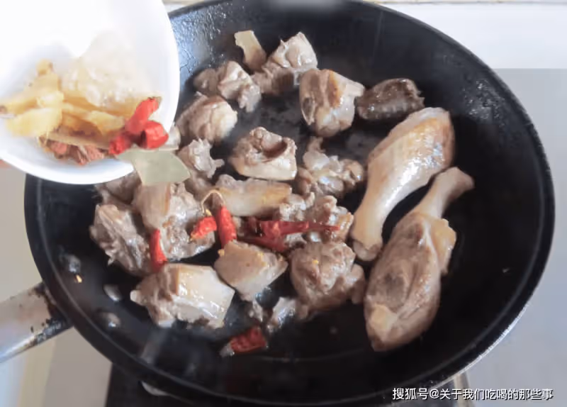 不管燉什麼肉,最忌直接焯水!掌握5點,肉不柴不腥,軟爛香濃