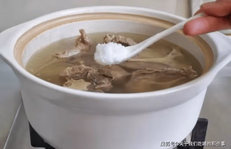 不管燉什麼肉,最忌直接焯水!掌握5點,肉不柴不腥,軟爛香濃