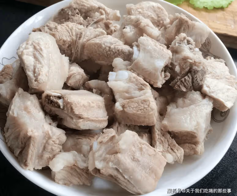 不管燉什麼肉,最忌直接焯水!掌握5點,肉不柴不腥,軟爛香濃