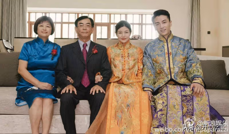 陳妍希父親去世,葬禮上不見陳曉,網友說:就算離婚了也得去吧