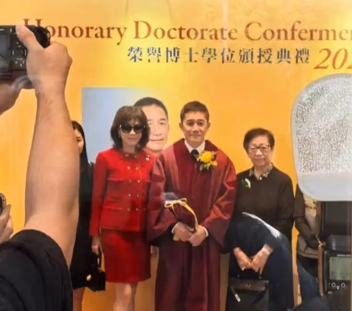 劉嘉玲59歲生日穿性感絲襪cos夢露慶祝,梁朝偉兩鬢斑白盡顯樸素