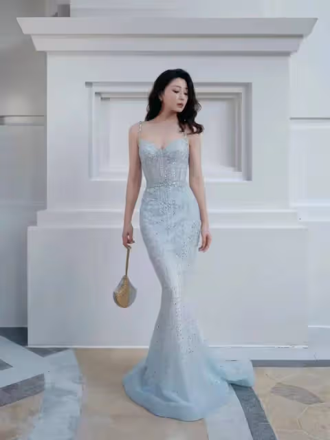 殷桃一襲白色長裙現身紅毯,45歲身材完美超驚艷,御姐范狀態真好