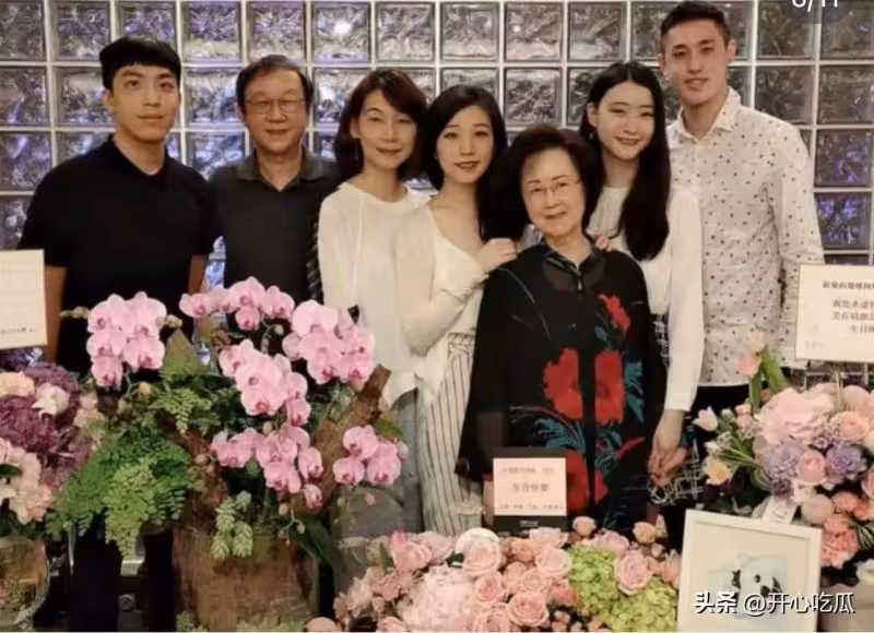 看了平鑫濤的遺囑,再看瓊瑤母親對他的評價,老太太真是人間清醒