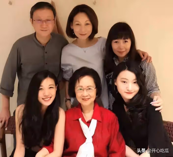 看了平鑫濤的遺囑,再看瓊瑤母親對他的評價,老太太真是人間清醒