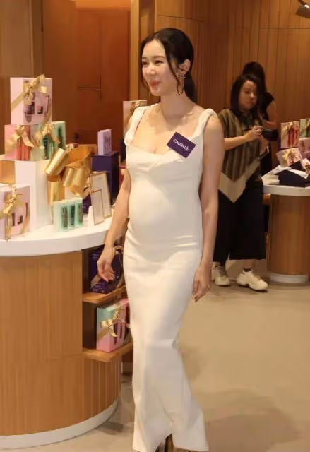 TVB兩位準媽媽同框!同懷5個月孕肚大不同,引髮網民猜誰男誰女