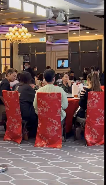 林峯擺45歲生日大擺宴席,席間依舊戴墨鏡chok到底,如今幸福美滿