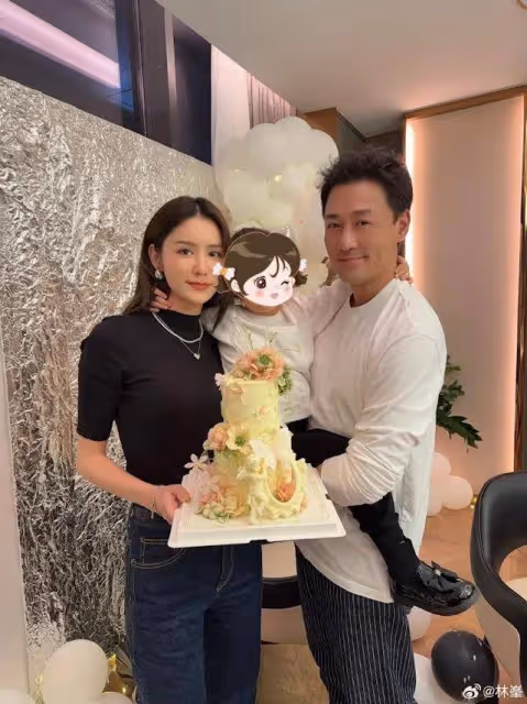 林峯擺45歲生日大擺宴席,席間依舊戴墨鏡chok到底,如今幸福美滿