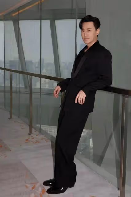 林峯擺45歲生日大擺宴席,席間依舊戴墨鏡chok到底,如今幸福美滿