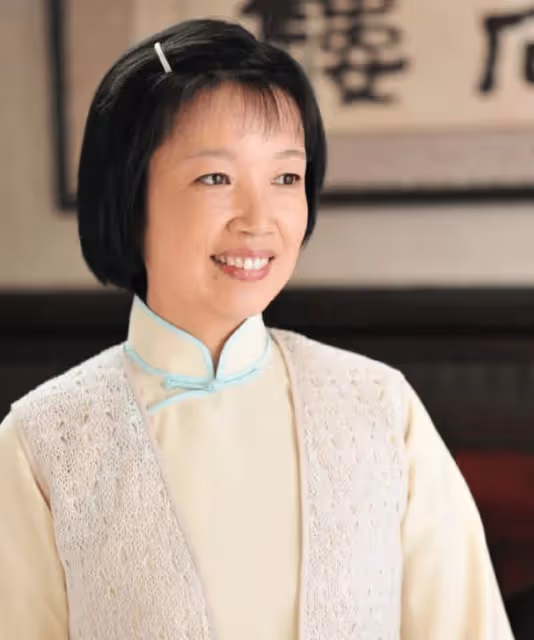 從央視主持人,到扮演周總理夫人,她的人生因4次「意外」而反轉