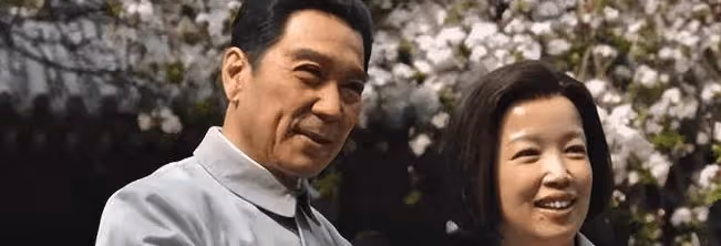 從央視主持人,到扮演周總理夫人,她的人生因4次「意外」而反轉