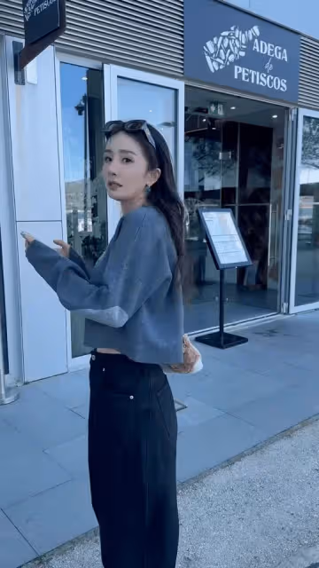 楊冪最新動態,打扮年輕狀態超好非常可愛,被贊私服品味超好