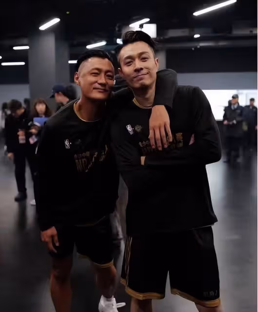 港圈兩男神罕見合體,曾被傳倆人因為女生反目成仇,多年才破冰