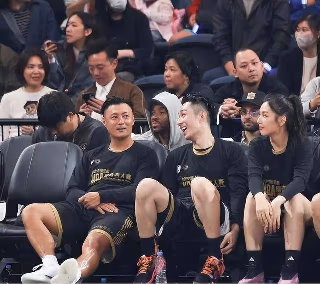 港圈兩男神罕見合體,曾被傳倆人因為女生反目成仇,多年才破冰