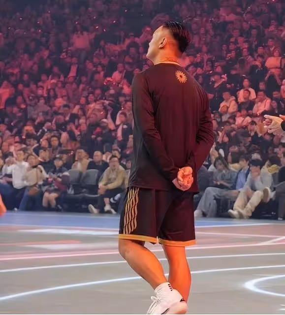 港圈兩男神罕見合體,曾被傳倆人因為女生反目成仇,多年才破冰