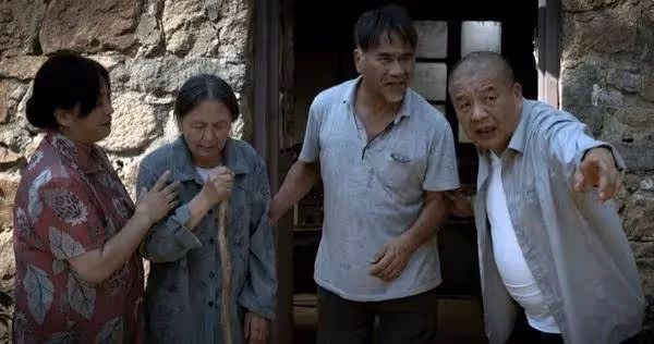 TVB老戲骨罕見露面,年過70依舊手腳靈活,內地發展享受餘生