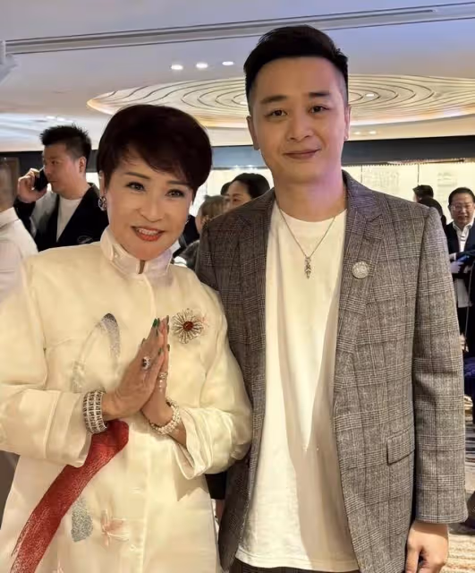 狄波拉現身TVB,為支持偶像豪捐100萬,引髮網民熱議她愛慘了偶像
