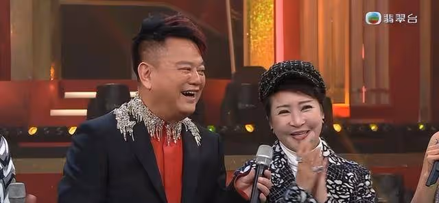 狄波拉現身TVB,為支持偶像豪捐100萬,引髮網民熱議她愛慘了偶像