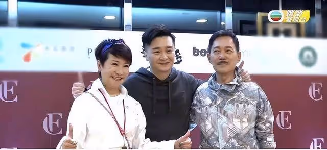 狄波拉現身TVB,為支持偶像豪捐100萬,引髮網民熱議她愛慘了偶像