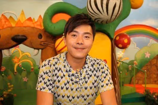 TVB綠葉演員霍健邦酷似鄭伊健,拍攝新劇「暴躁人設」演技備受肯定,擁有良好心態