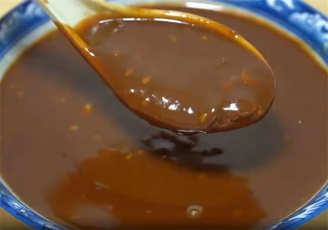 樓下賣了20年的煎餅果子,昨天跟阿姨請教了做法,配方比例超詳細