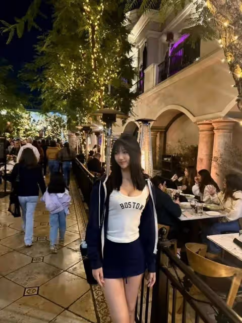 小S18歲大女兒曬照，身材火辣，發育過猛快兜不住，評論區好尷尬