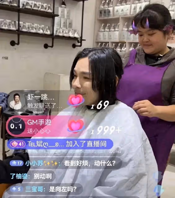 網友餐廳偶遇向佐,和朋友吃飯超開心,私下打扮正常毫無明星架子