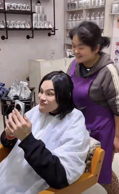 網友餐廳偶遇向佐,和朋友吃飯超開心,私下打扮正常毫無明星架子