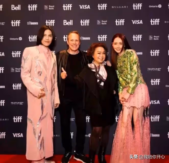 向佐郭碧婷同台穿女裝,夫妻秒變閨蜜!網友:咋看起來向佐更嫵媚