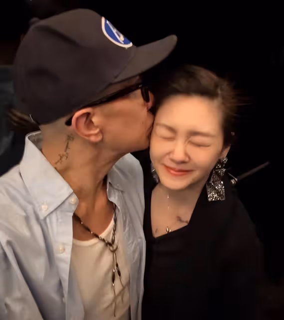 大S又幸福了!具俊曄穿結婚情侶衫做活動,隔空表達思念和愛意