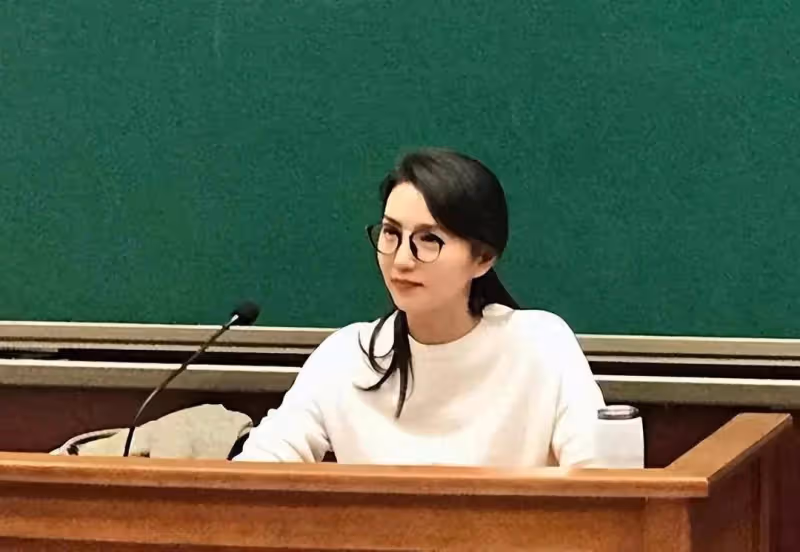 陳好曬照慶祝45歲生日,近照溫婉優雅女人味十足,狀態超好