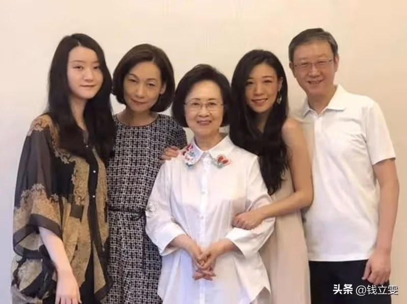 瓊瑤去世房子成凶宅,富豪鄰居紛紛搬離,多套房產降價急售!