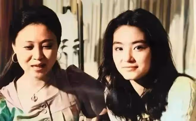 瓊瑤的前夫比她大六歲依然健在,再婚後育二子,如今過得怎麼樣