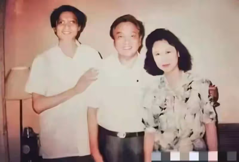 瓊瑤的前夫比她大六歲依然健在,再婚後育二子,如今過得怎麼樣