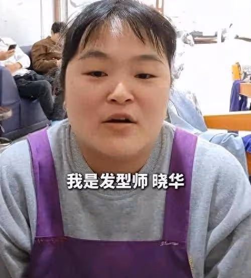 太火了!向佐找曉華剪髮,一百多萬人在線觀看,光洗頭就半個小時