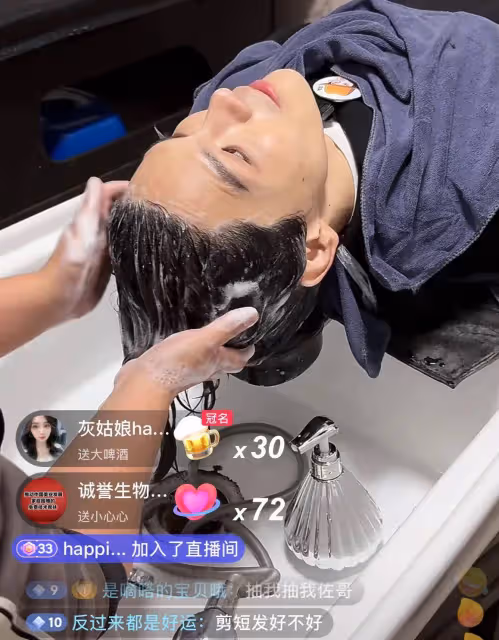 太火了!向佐找曉華剪髮,一百多萬人在線觀看,光洗頭就半個小時