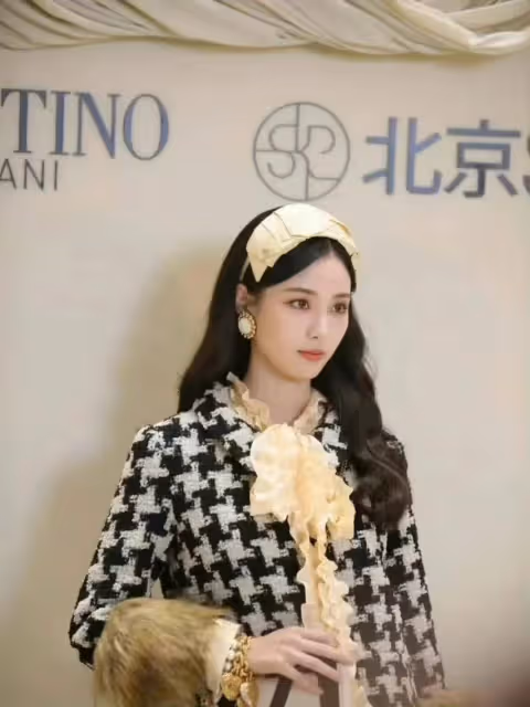 張柏芝復出全靠臉撐著,楊紫溫柔貴氣,徐藝洋婚後首亮相美出圈!
