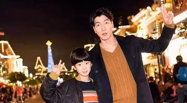 《爸爸去哪兒》萌娃現狀,王詩齡開大勞,Kimi帥到能出道,石頭成型男