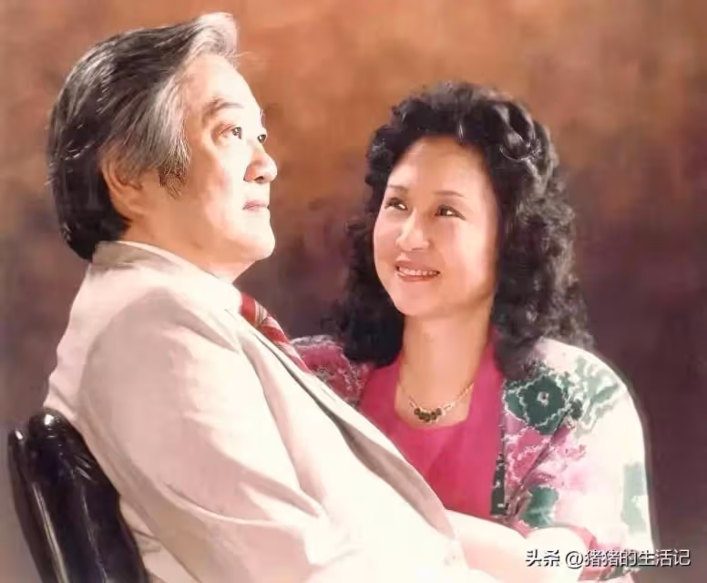 瓊瑤年輕時的照片曝光,柔情似水有幾分憂鬱,妥妥的古典美人