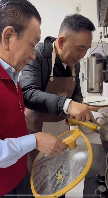 楊議親赴北京看望二哥侯耀華,親自下廚顯親密,二人和好如初