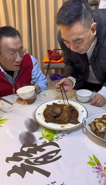 楊議親赴北京看望二哥侯耀華,親自下廚顯親密,二人和好如初