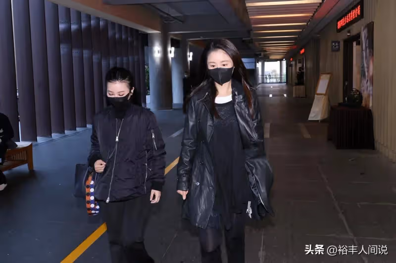 瓊瑤遺體火化!三人吹笛子引領棺木,兒媳哭紅了眼繼子繼女未現身