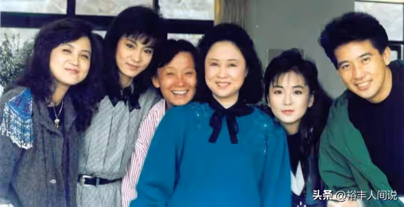 瓊瑤遺體火化!三人吹笛子引領棺木,兒媳哭紅了眼繼子繼女未現身