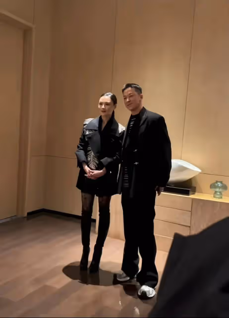 張柏芝大兒子罕露面,17歲長得和謝霆鋒一模一樣!可惜身高是短板