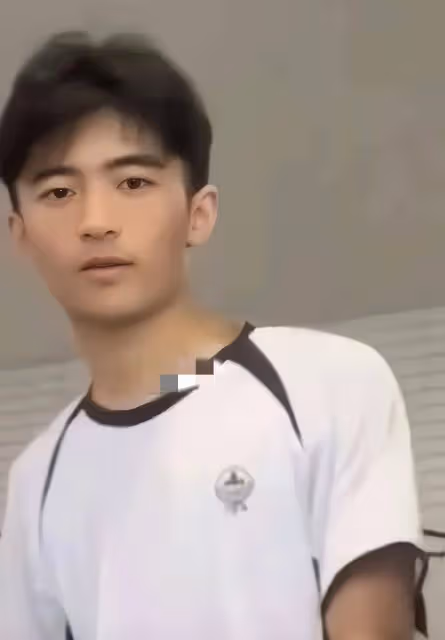 張柏芝大兒子罕露面,17歲長得和謝霆鋒一模一樣!可惜身高是短板