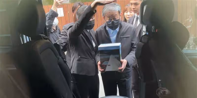 瓊瑤花葬現場!林心如俞小凡李翊君到場,兒媳何琇瓊成全家主心骨