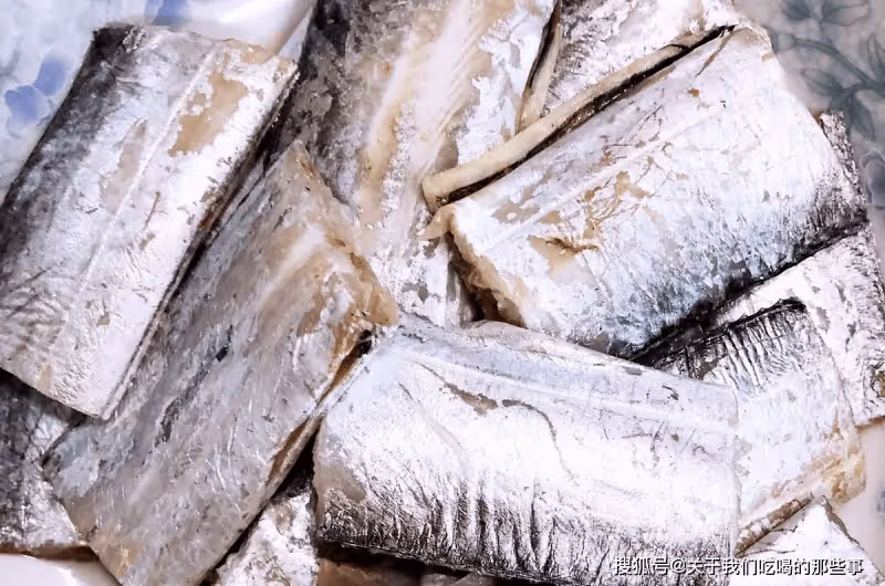 買帶魚,碰到這「4種」帶魚轉身就走,再便宜也別買,白花冤枉錢