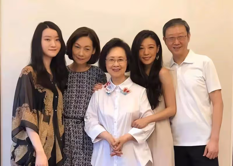 瓊瑤第一任丈夫慶筠近況!棄筆當上班族再婚育有二子,92歲仍健在