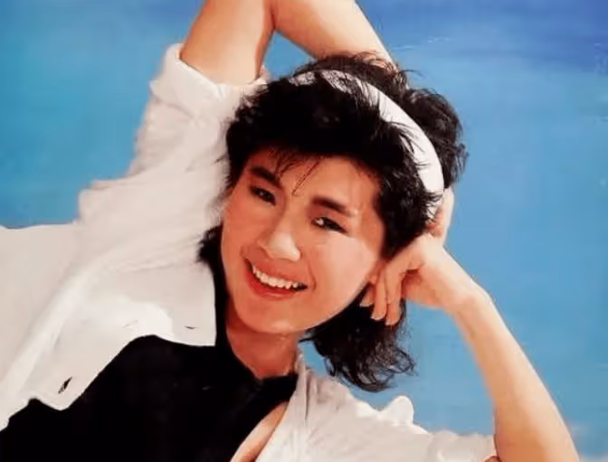 18歲爆紅,36歲退圈,58歲放下所有包袱重返歌壇,她能成功嗎?