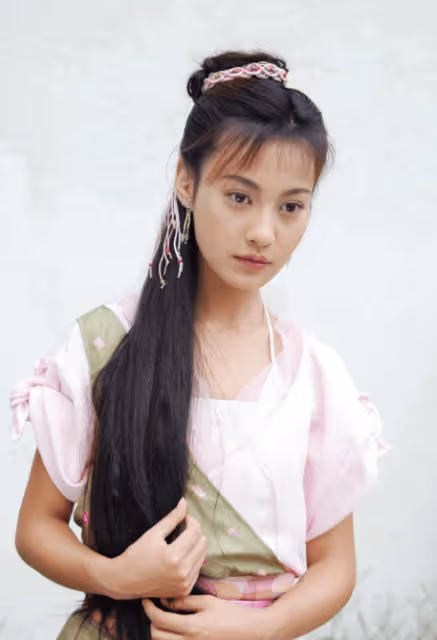 美艷惡女「江玉燕」楊雪:嫁平平無奇男,當紅時生女息影,如今怎麼樣了?